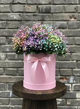 Цветочная композиция из Гипсофила и Розы в шляпной коробке в Масловский