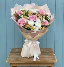 Букет цветов из:  Гвоздики, Орхидеи и Розы #REPLACE_PRED# Масловский