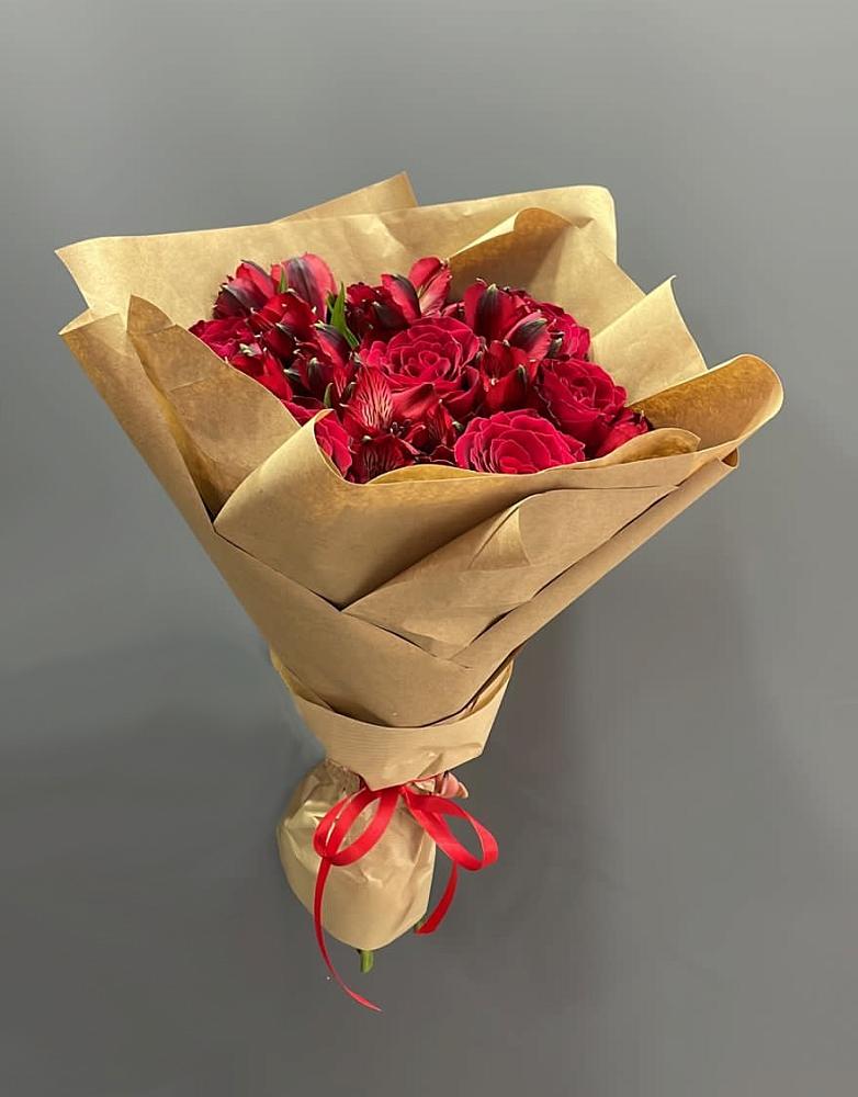 Букет цветов из: Альстромерии и Розы в Масловский