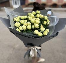 Букет Белые кустовые розы Солинеро в Масловский