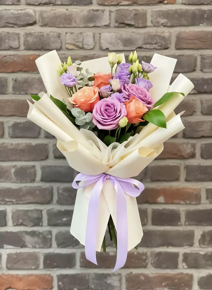 Букет цветов из: Лизиантусы и Розы в Масловский