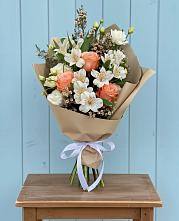 Букет цветов из:  Альстромерии, Лизиантусы, Розы и Хризантемы в Масловский