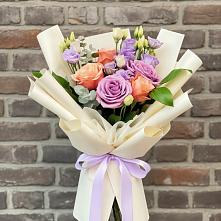 Букет цветов из:  Лизиантусы и Розы в Масловский
