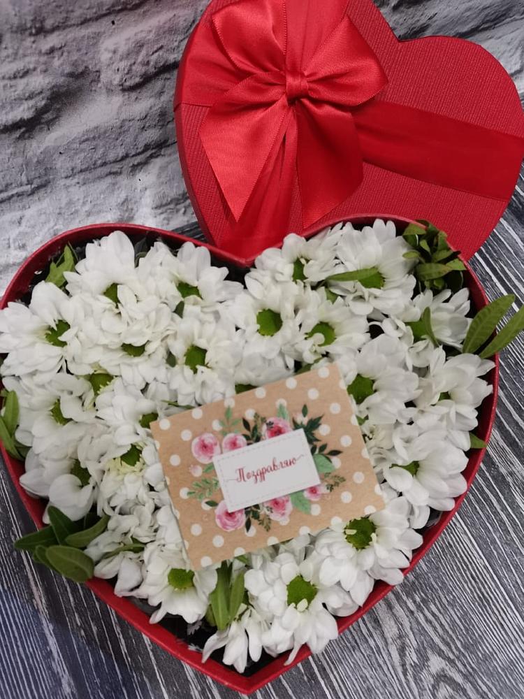 Цветочная композиция из Хризантемы в виде сердца в Масловский