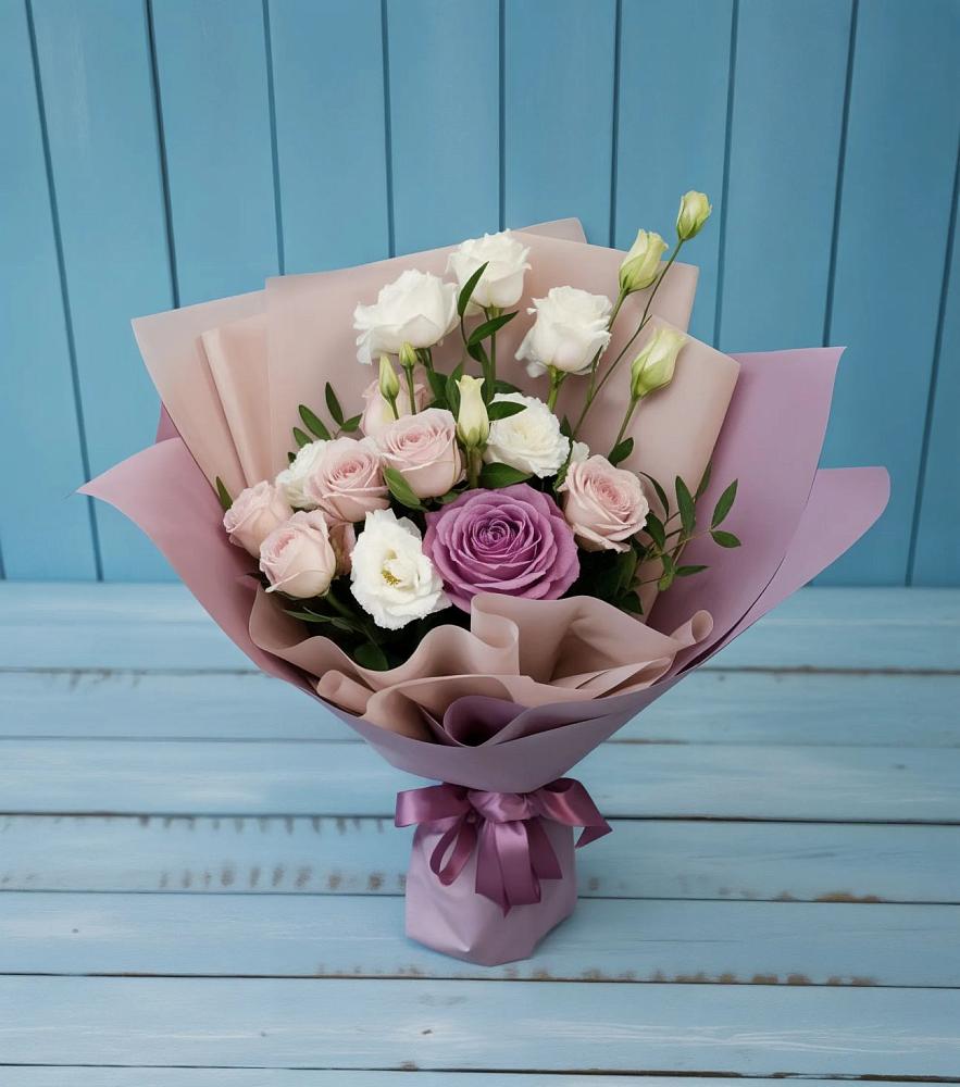 Букет цветов из: Розы и Лизиантусы в Масловский